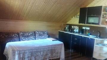 Фото номера Люкс с кроватью размера «king-size» и балконом Гостевой дом Котеджі "Хата Рибака" г. Косов 6